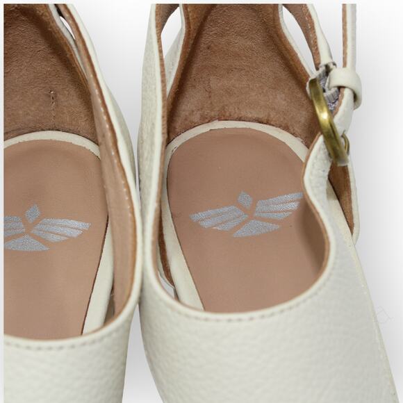 EU 38 ~ US 7.5 FORTRESS Luna Naya Asymmetric CutOut Pump PebbledIvory - Picture 14 of 14